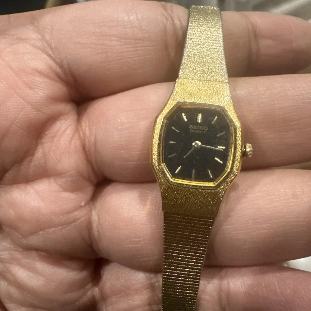 Working VTG SEIKO 1N00-5B29 Gold Tone Quartz 17mm Ladies Watch Big Wrist Fit 7.5